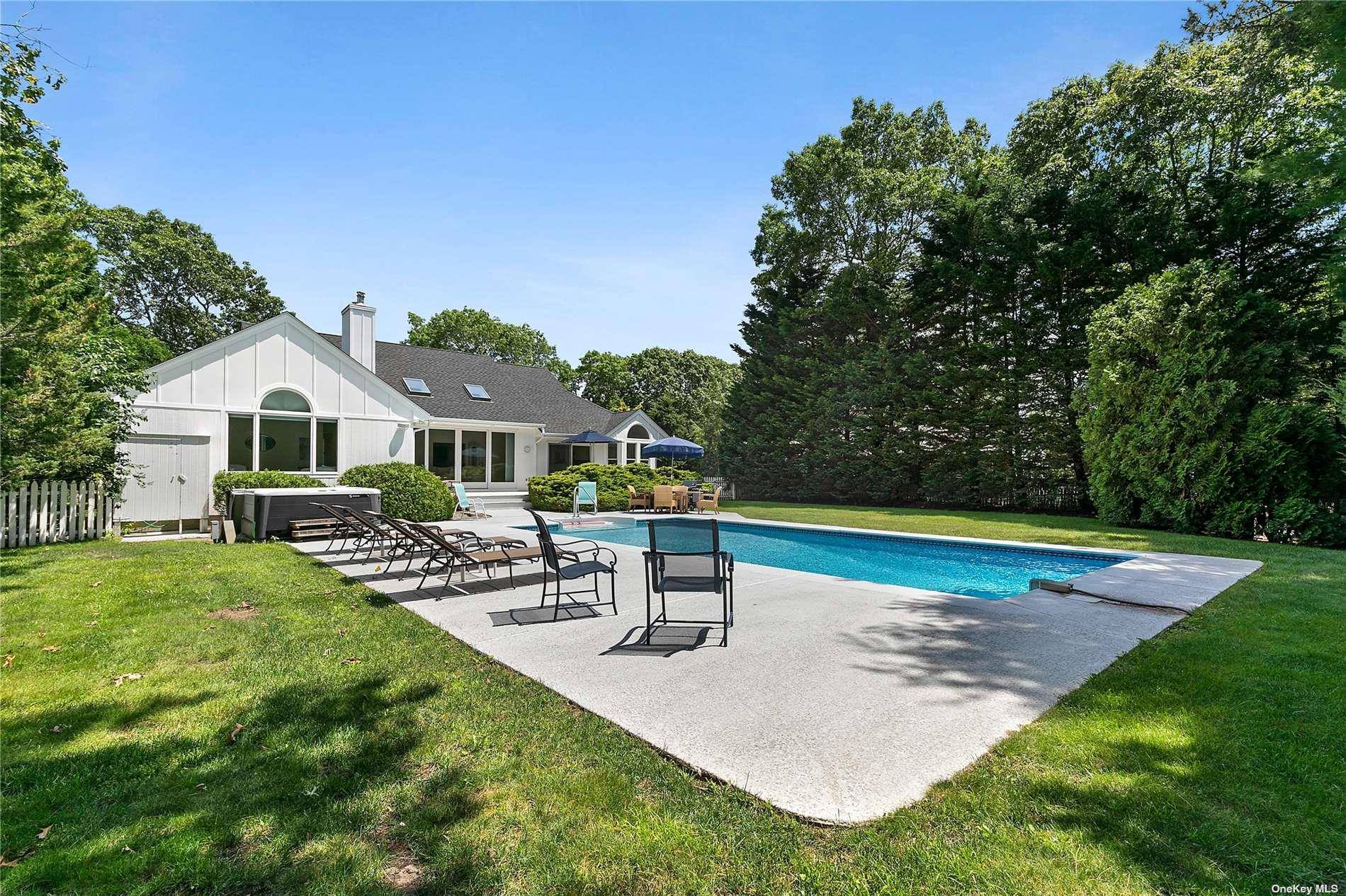 43 Bridle PATH, Westhampton Beach, NY 11978