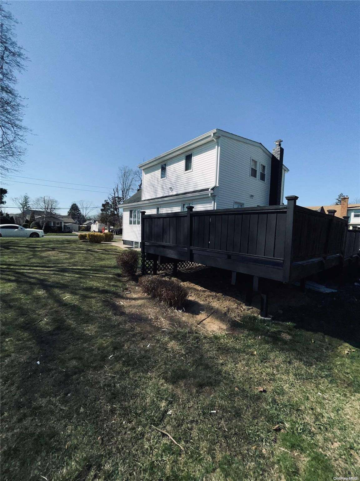 135 Westchester Ave, West Babylon, NY 11704