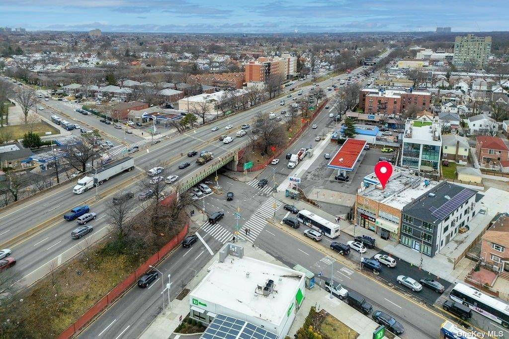 61-07 Utopia Pkwy, Fresh Meadows, NY 11365