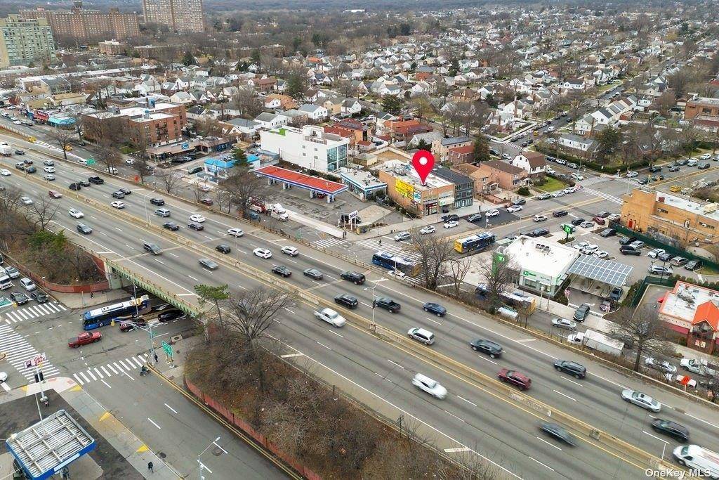 61-07 Utopia Pkwy, Fresh Meadows, NY 11365