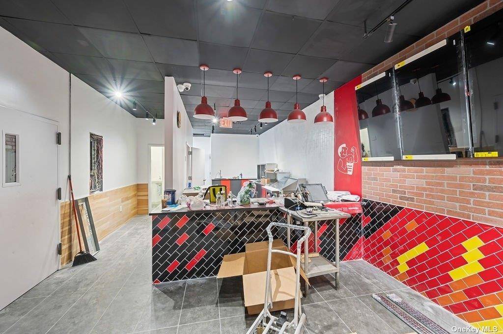 61-07 Utopia Pkwy, Fresh Meadows, NY 11365
