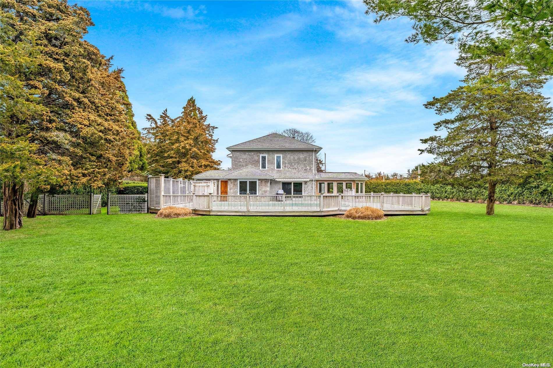 13 Quogo Neck LN, Quogue, NY 11959