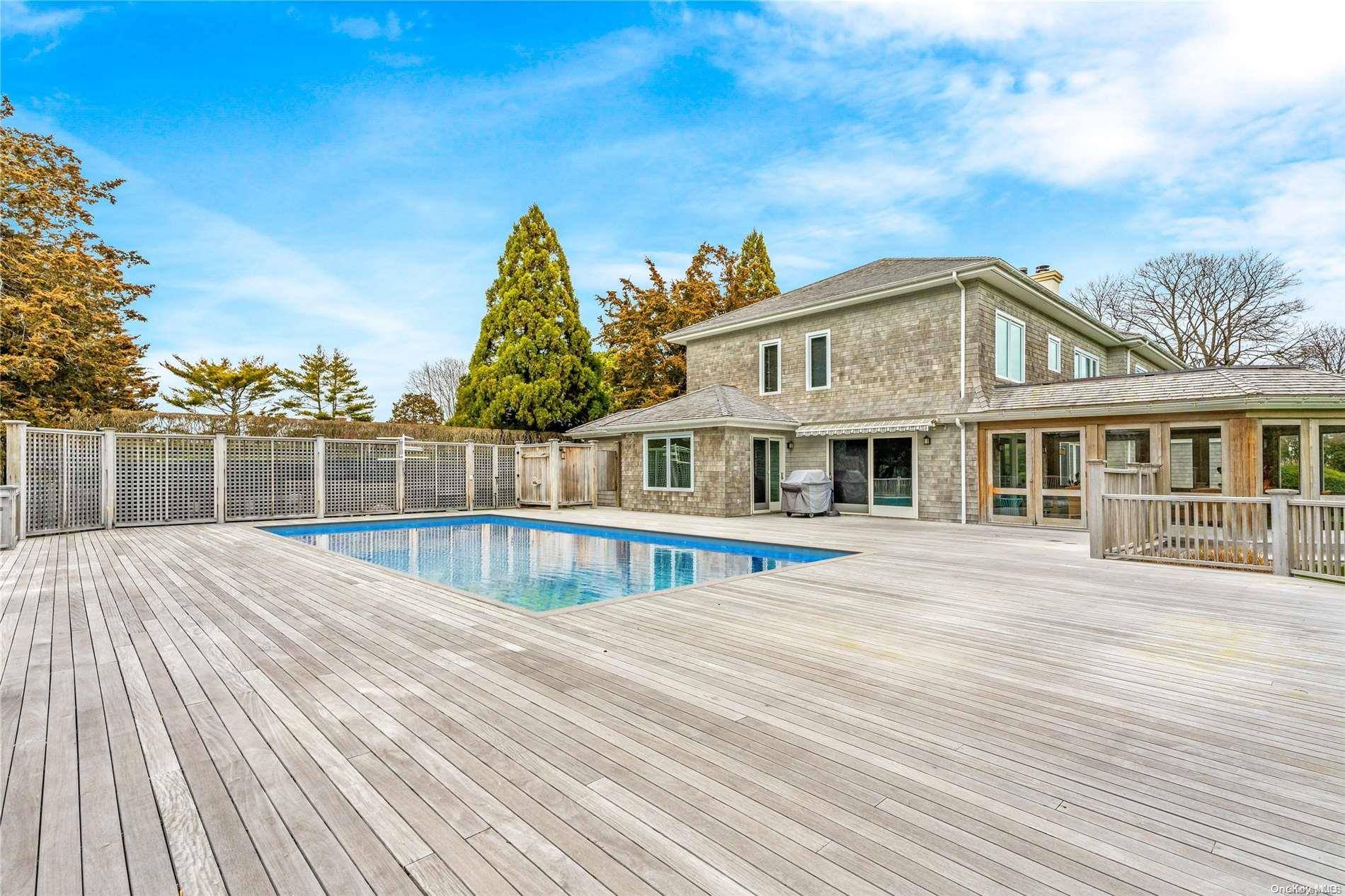 13 Quogo Neck LN, Quogue, NY 11959