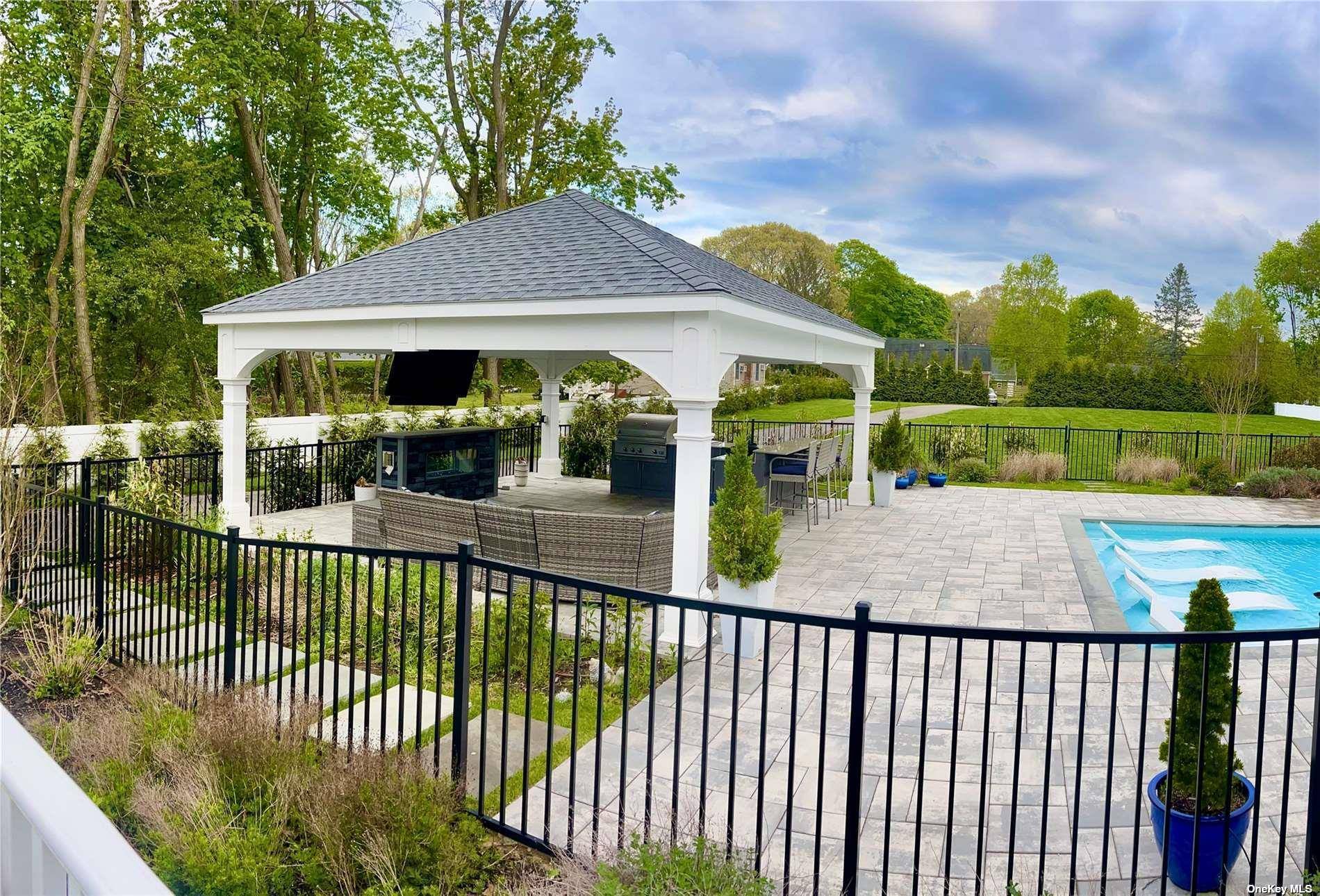 3655 Pequash AVE, Cutchogue, NY 11935