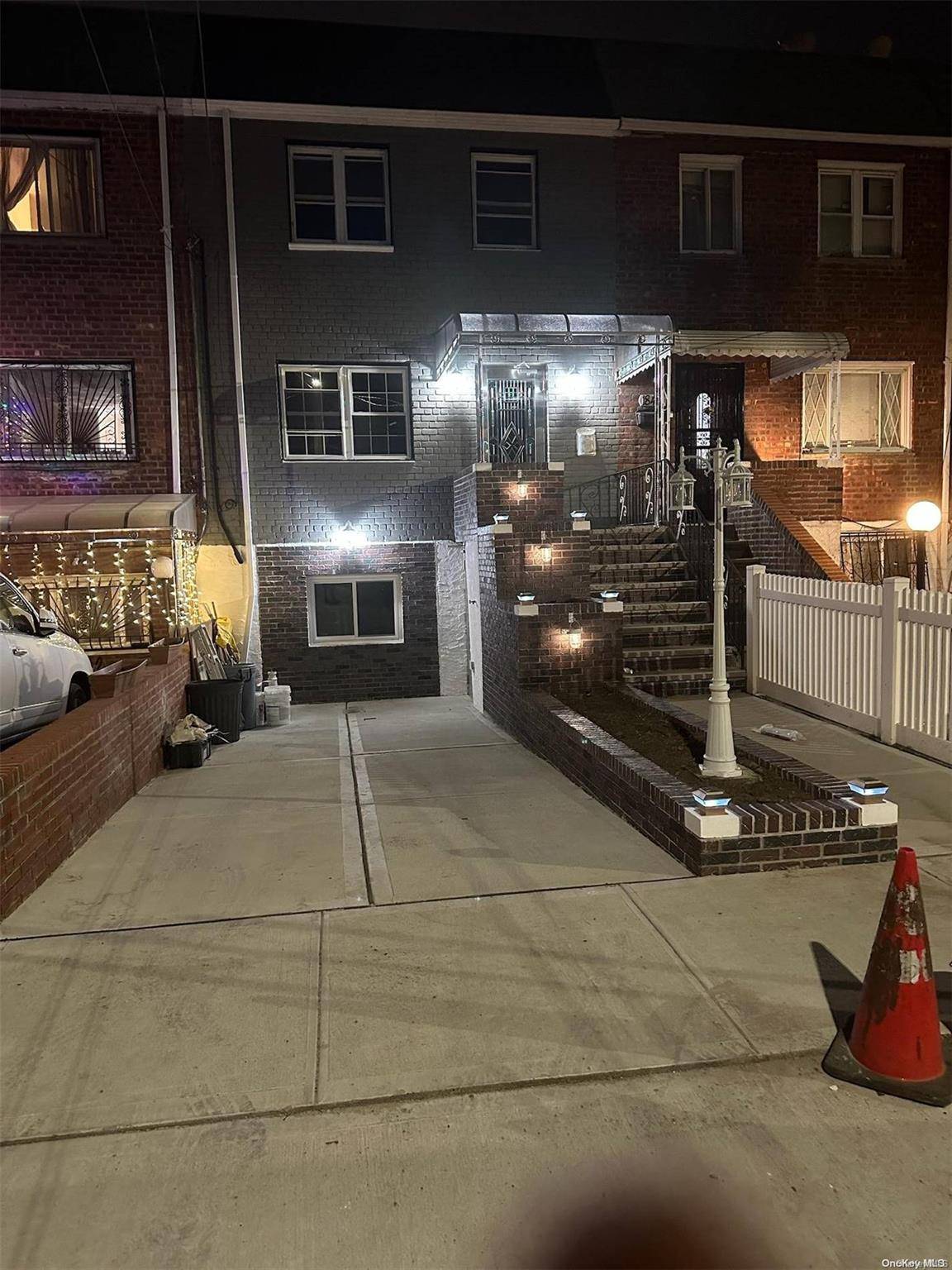 184-15 Henderson AVE, Hollis, NY 11423