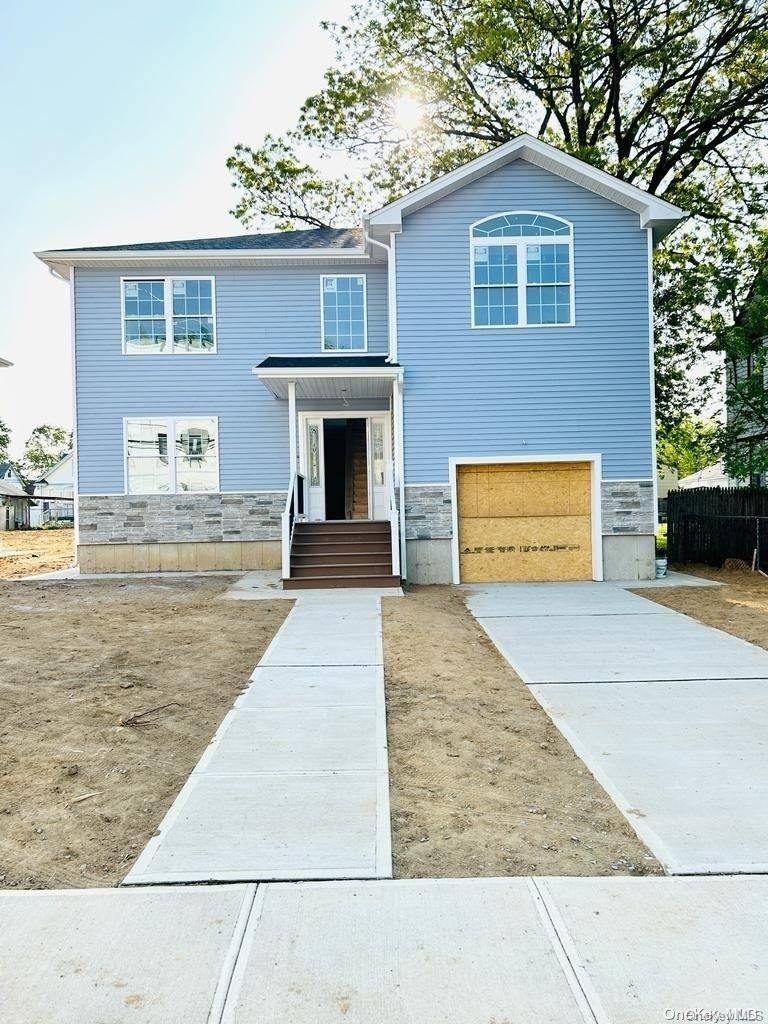 96 N Columbus AVE, Freeport, NY 11520