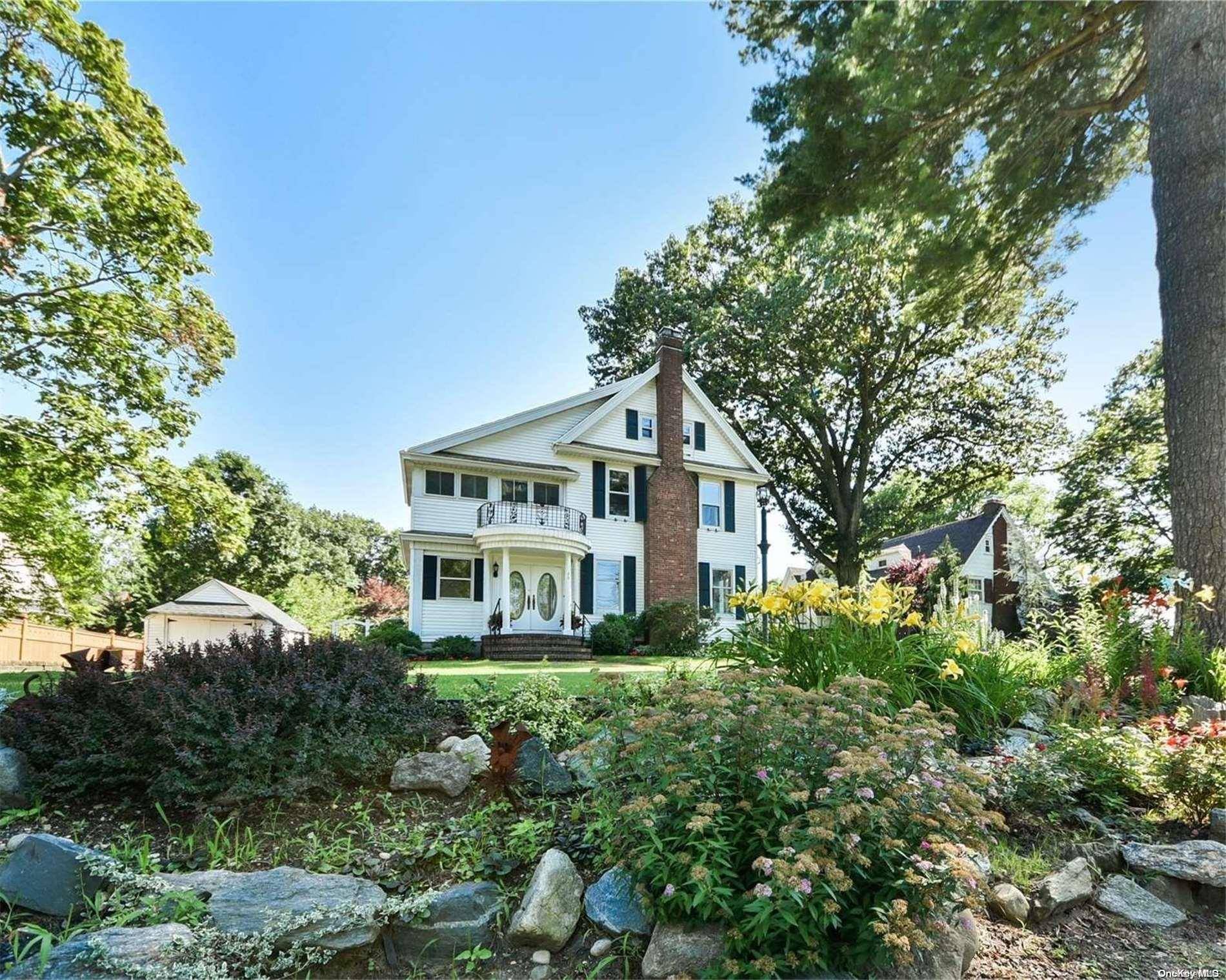 26 Cherry ST, Douglaston, NY 11363