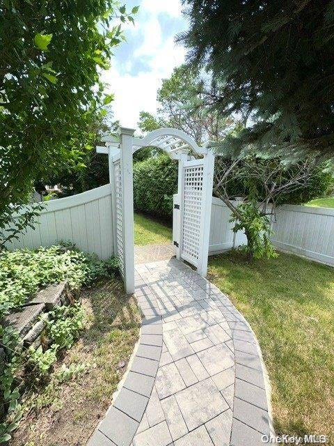 746 Vivian Ct #1, Baldwin, NY 11510