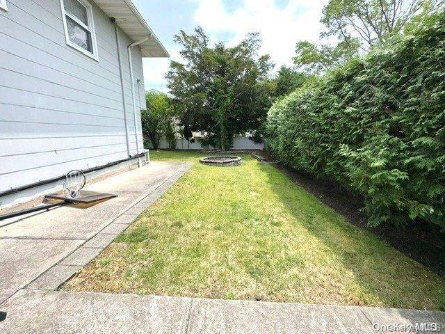 746 Vivian Ct #1, Baldwin, NY 11510