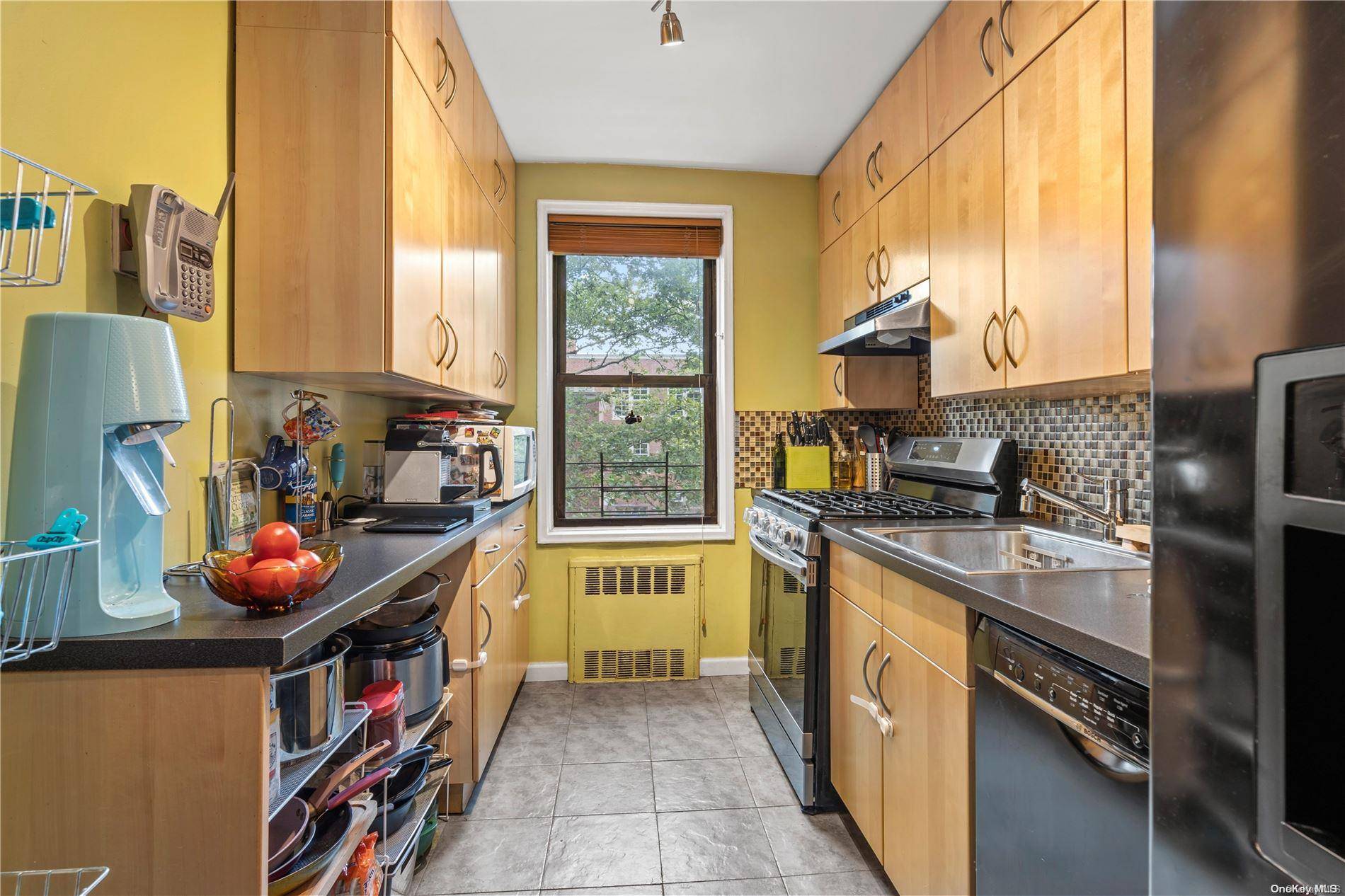 102-12 65th AVE #D36, Forest Hills, NY 11375