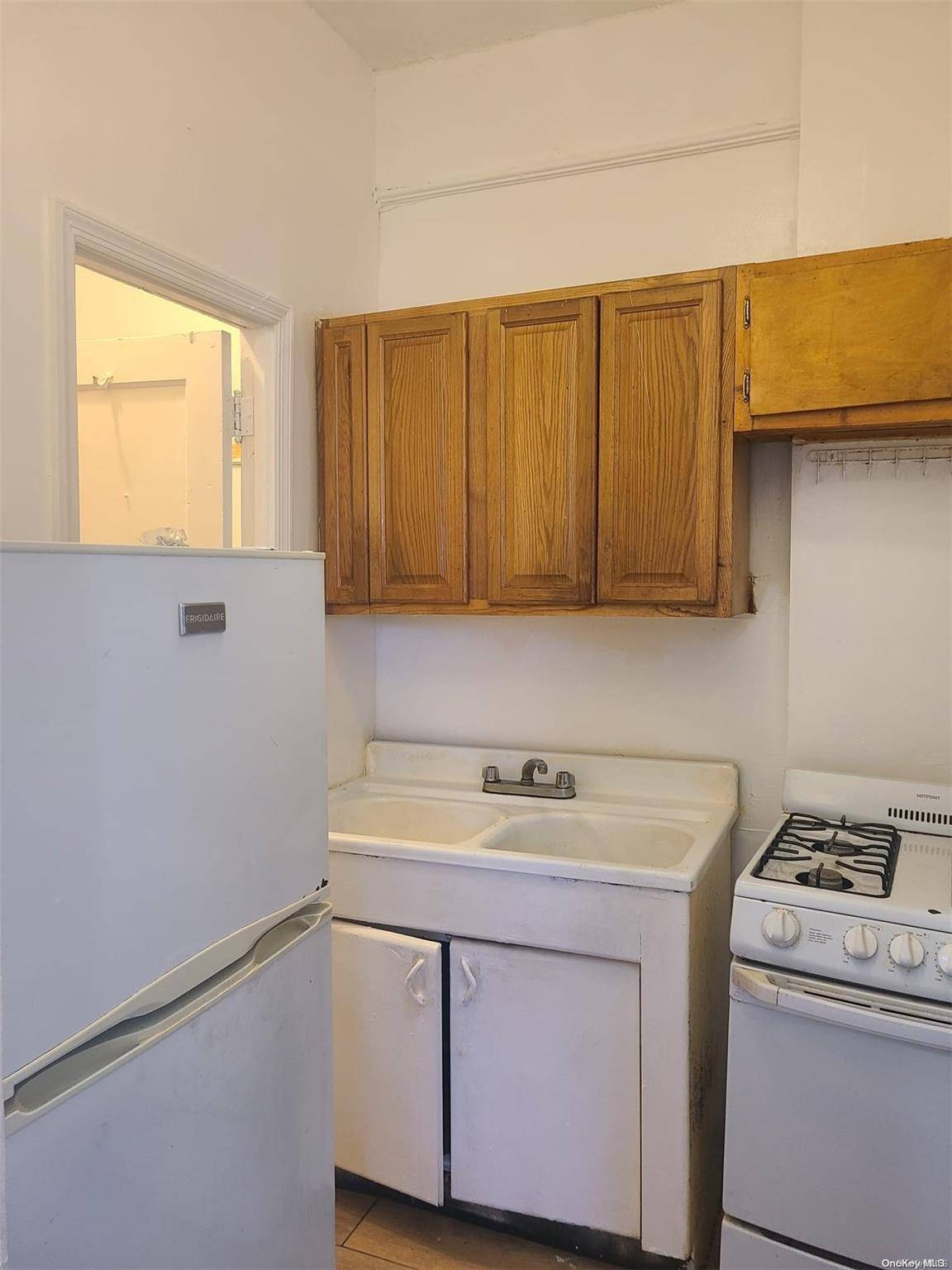 385 Amboy ST, Brooklyn, NY 11212
