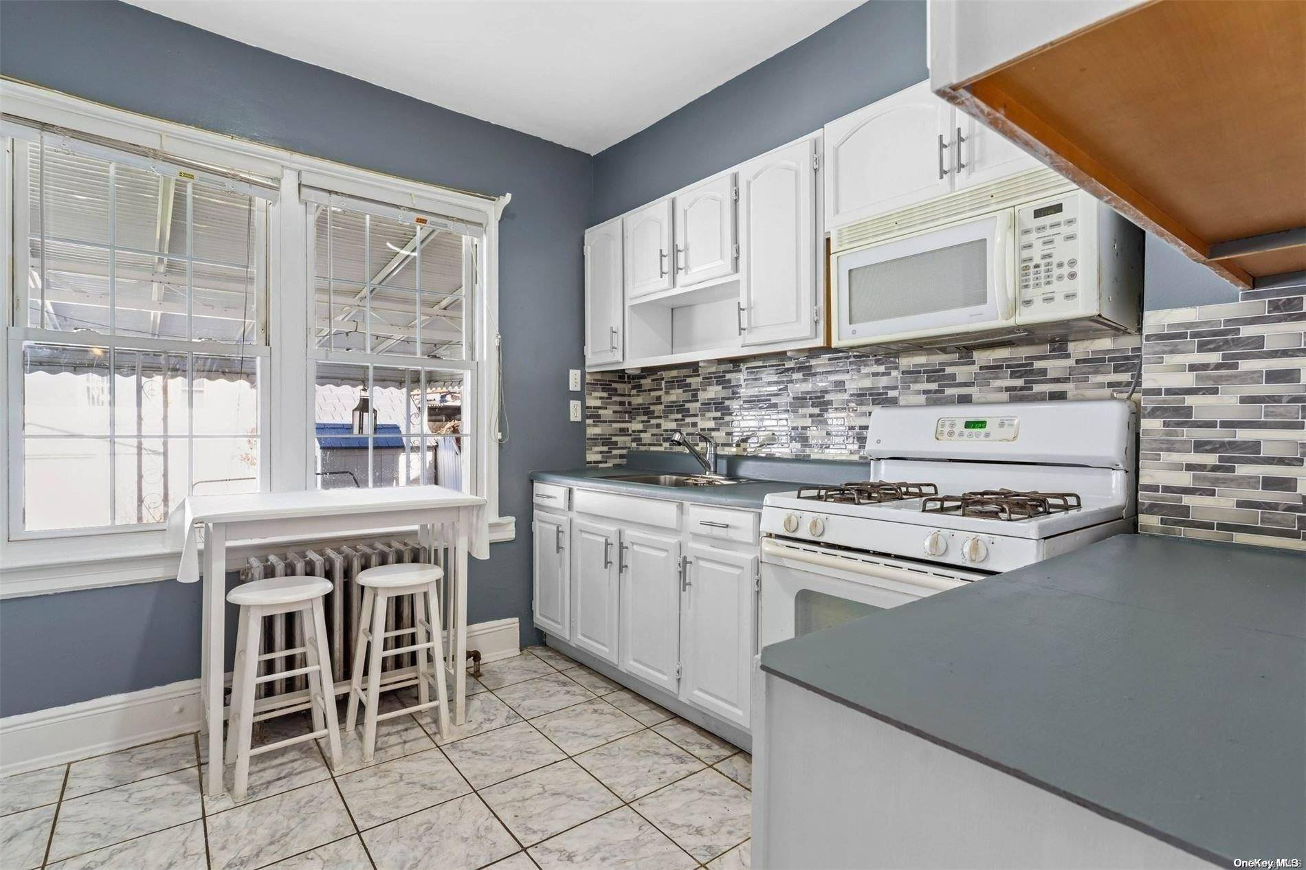 127-15 102 AVE, Richmond Hill, NY 11418