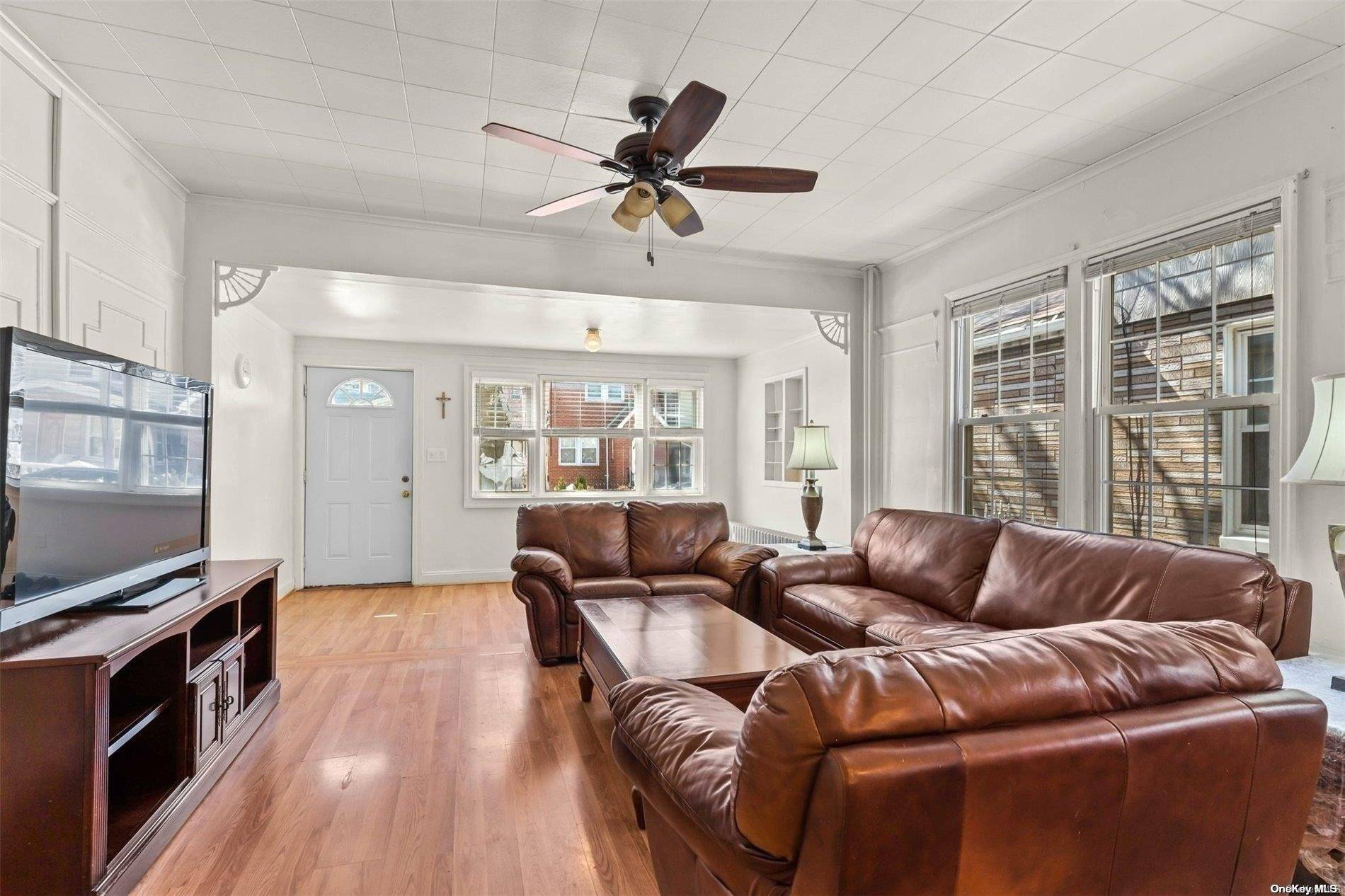 127-15 102 AVE, Richmond Hill, NY 11418