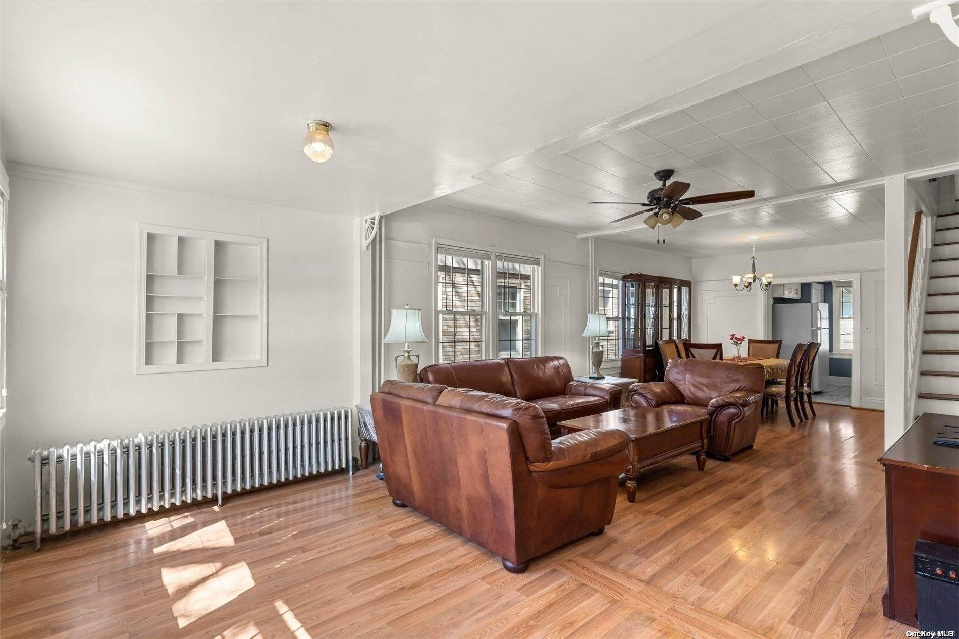 127-15 102 AVE, Richmond Hill, NY 11418