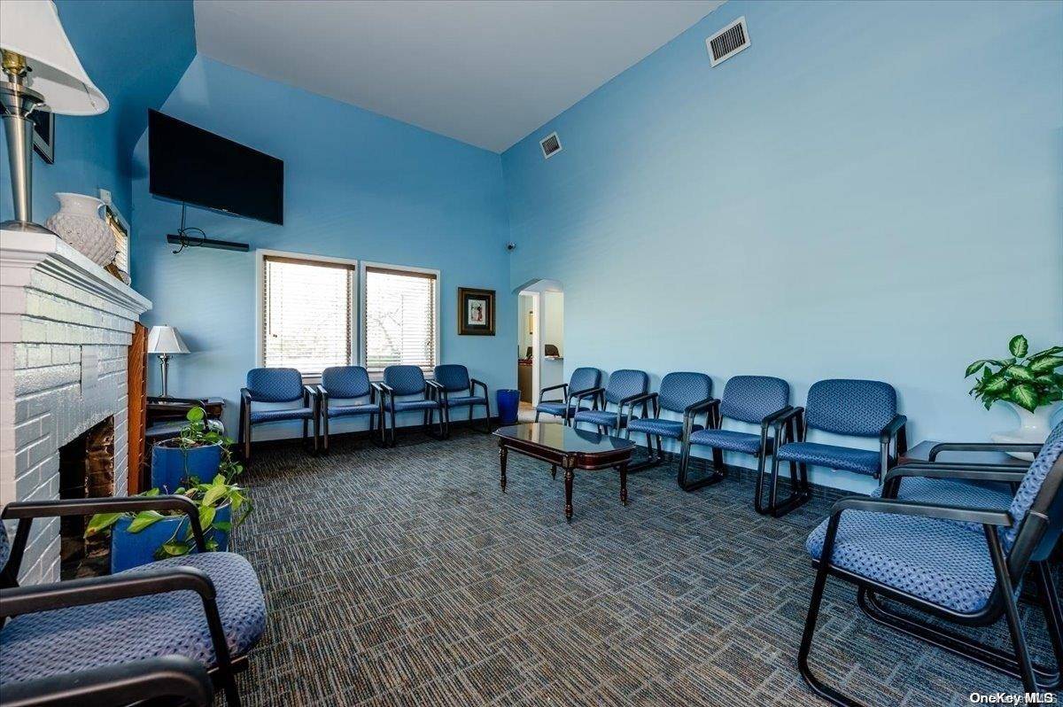 800 Montauk HWY, West Islip, NY 11795