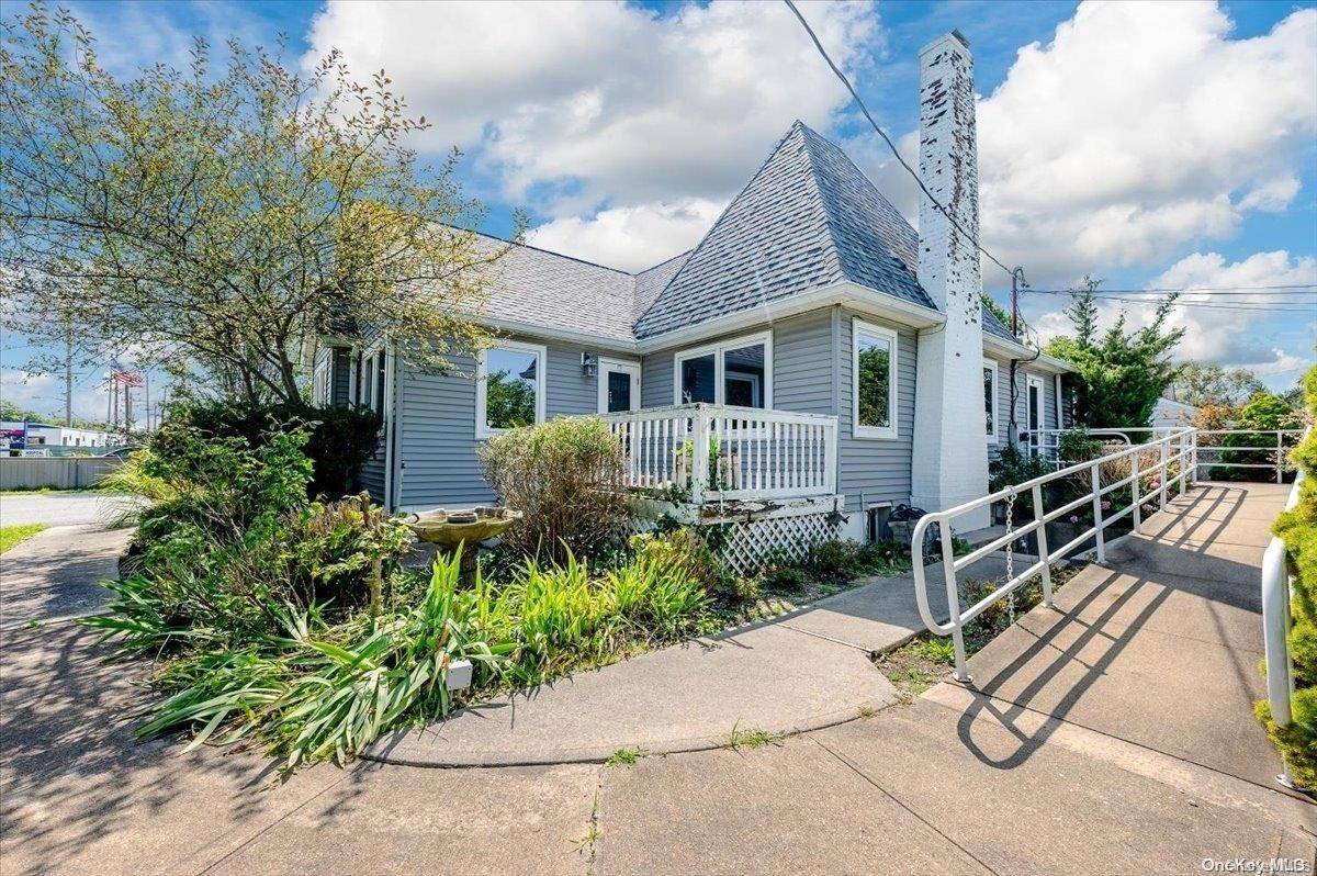 800 Montauk HWY, West Islip, NY 11795