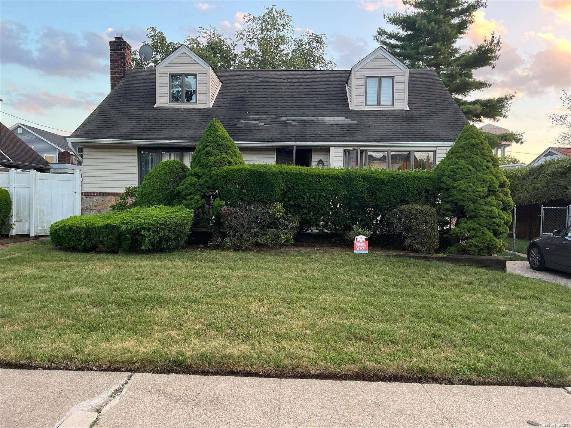Address not disclosed, Elmont, NY 11003