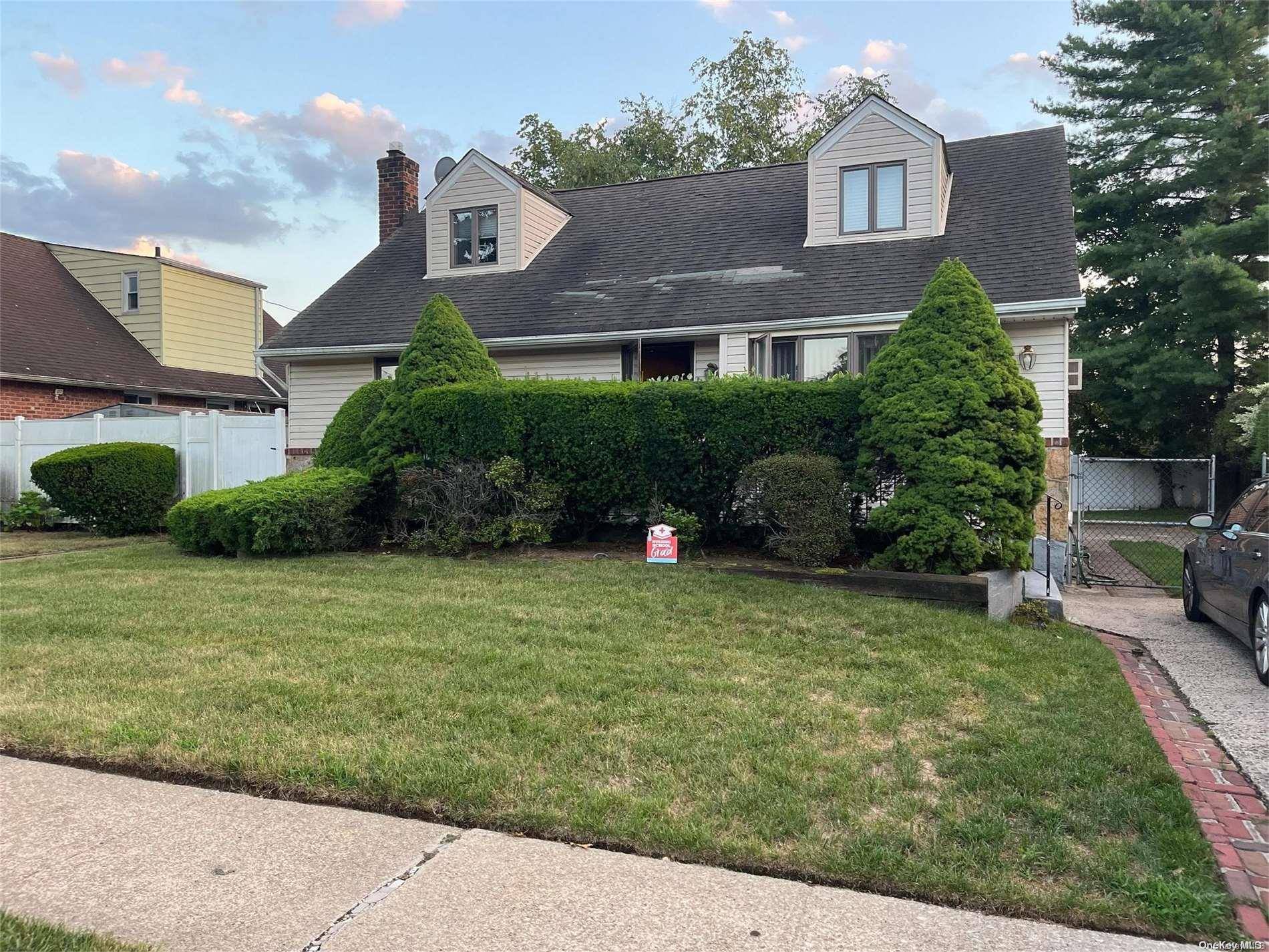 Address not disclosed, Elmont, NY 11003