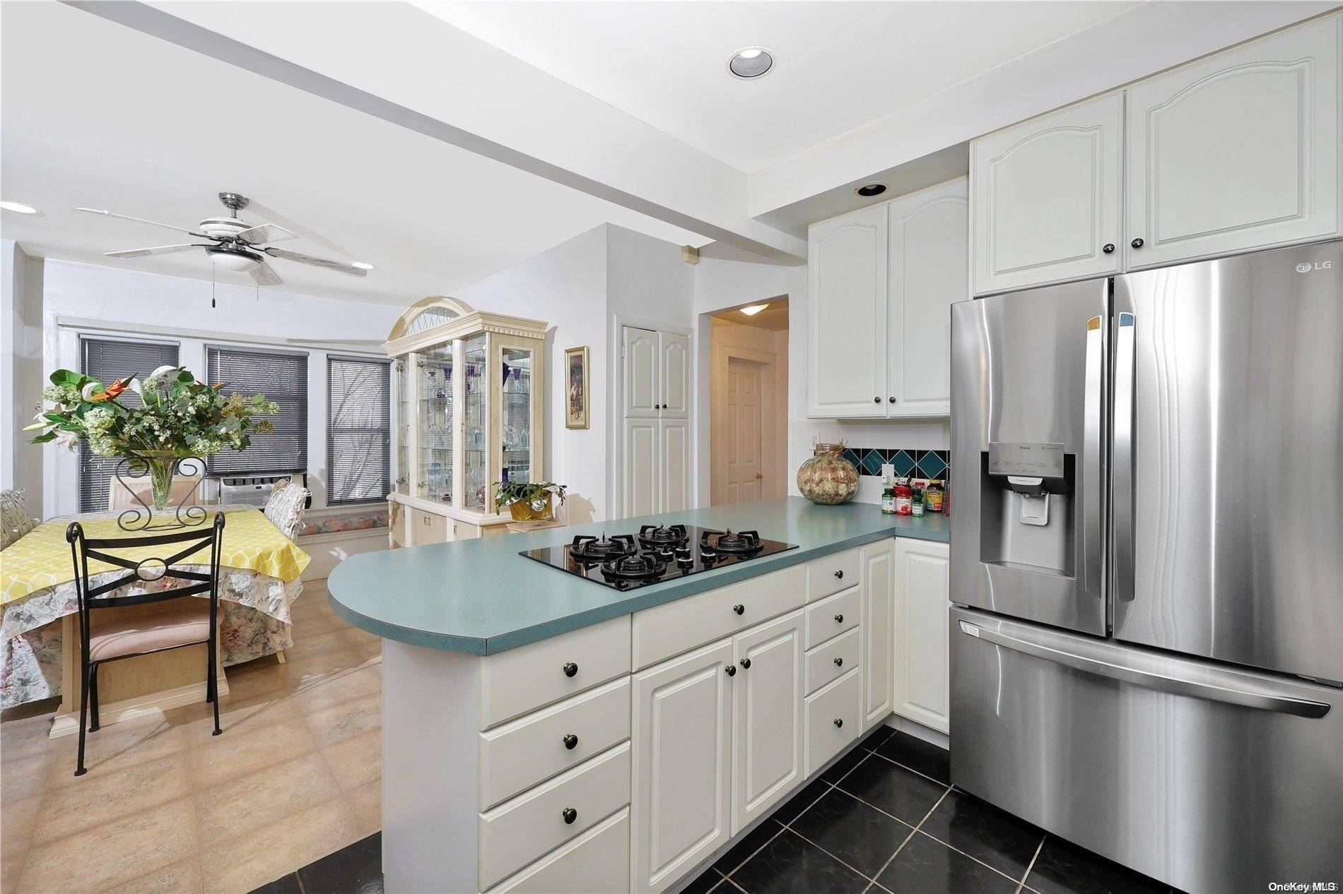 61 W Walnut ST, Long Beach, NY 11561