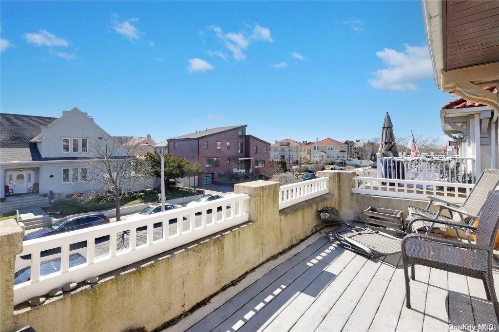 61 W Walnut ST, Long Beach, NY 11561