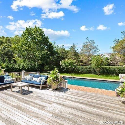 3 Willow LN, Quogue, NY 11959