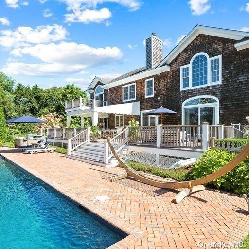 3 Willow LN, Quogue, NY 11959