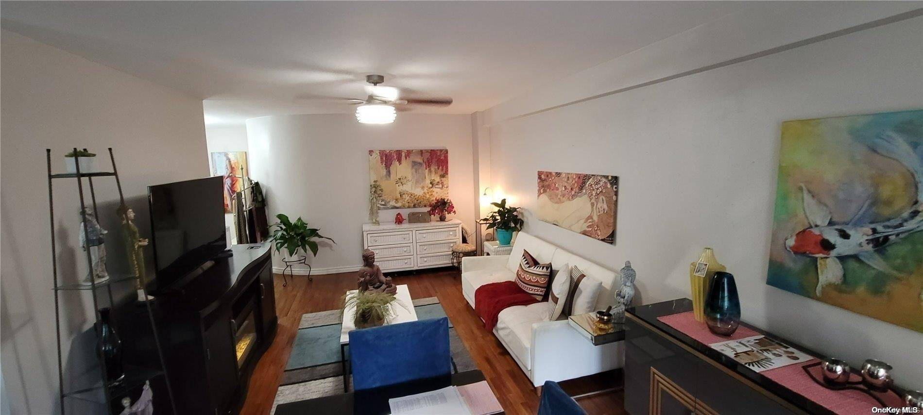 55 S Bergin PL #3F, Freeport, NY 11520