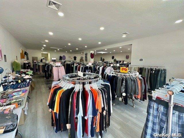 718-724 N Wellwood AVE, North Lindenhurst, NY 11757