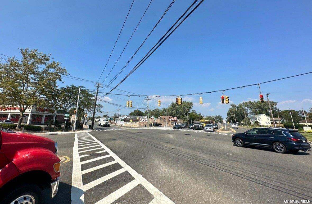 718-724 N Wellwood AVE, North Lindenhurst, NY 11757