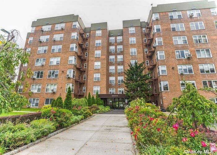 18-70 211 ST #2A, Bayside, NY 11360