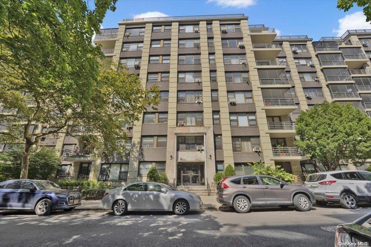 98-33 64th AVE #4f, Rego Park, NY 11374