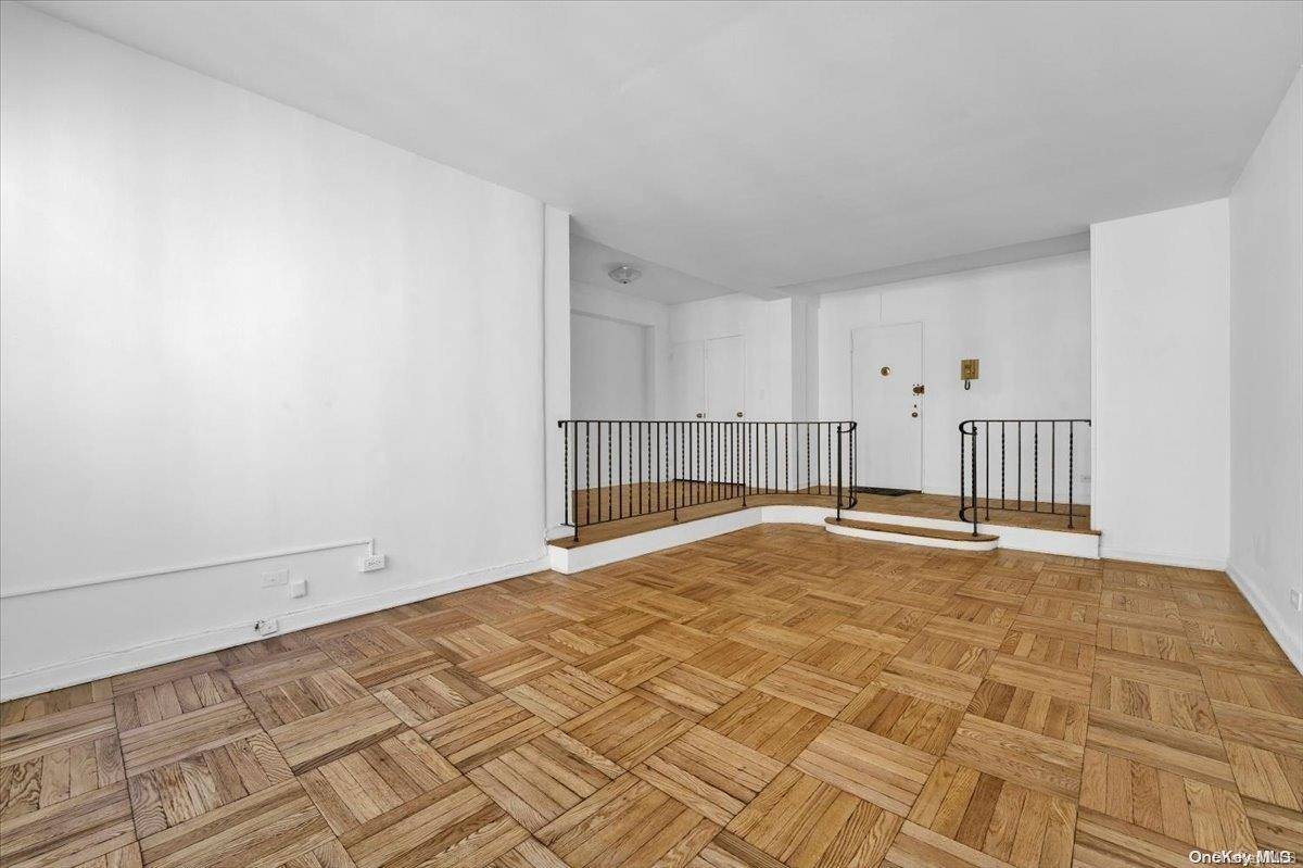 98-33 64th AVE #4f, Rego Park, NY 11374