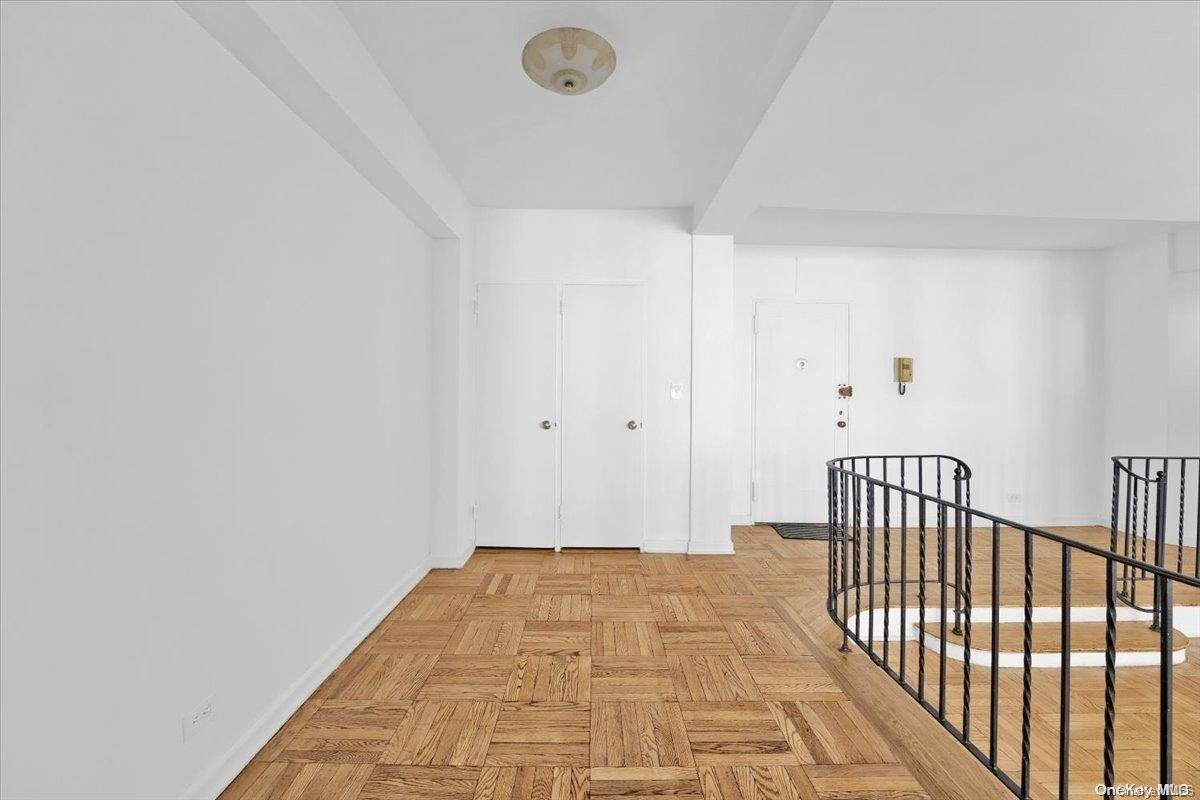98-33 64th AVE #4f, Rego Park, NY 11374
