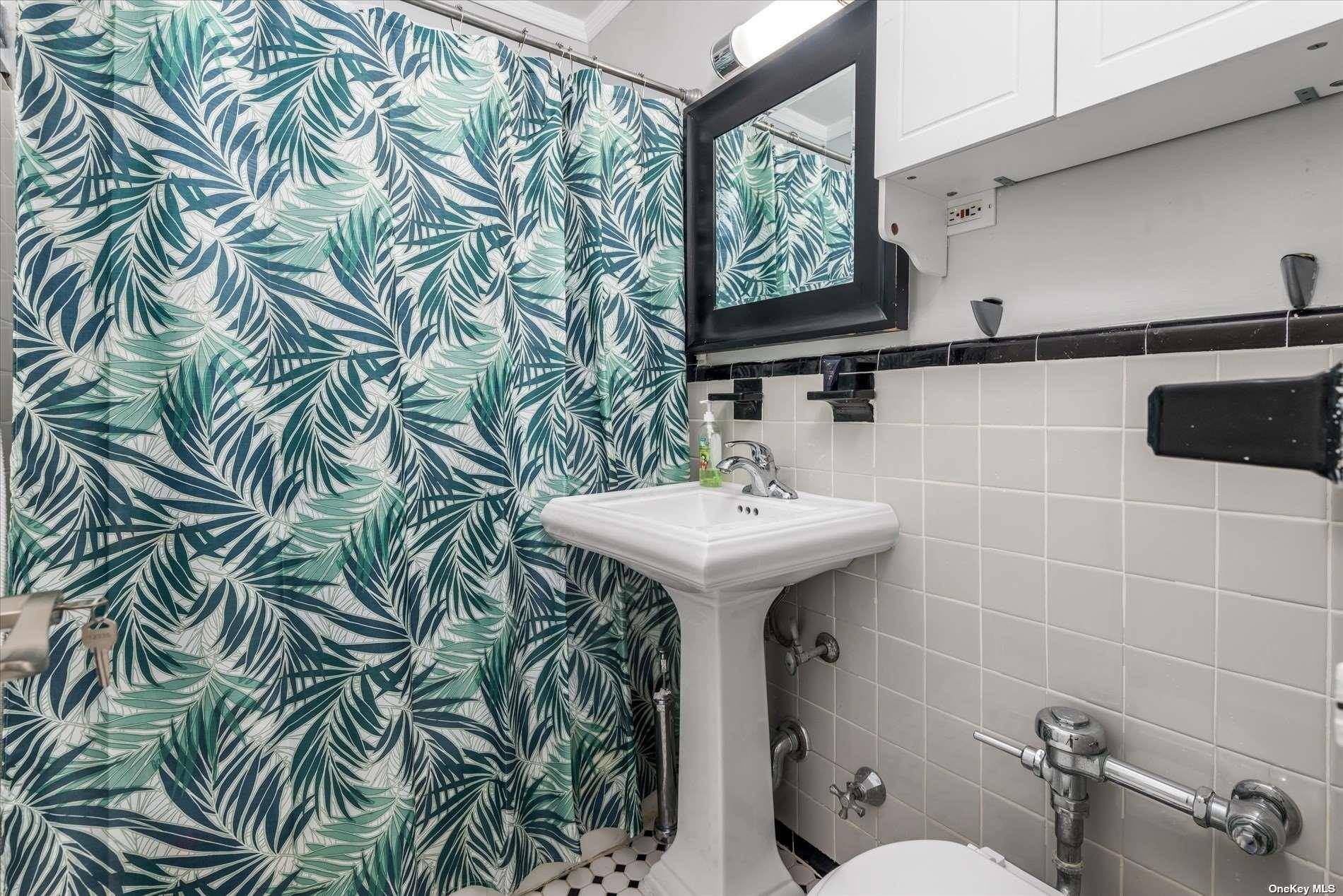 34-20 78th ST #2J, Jackson Heights, NY 11372