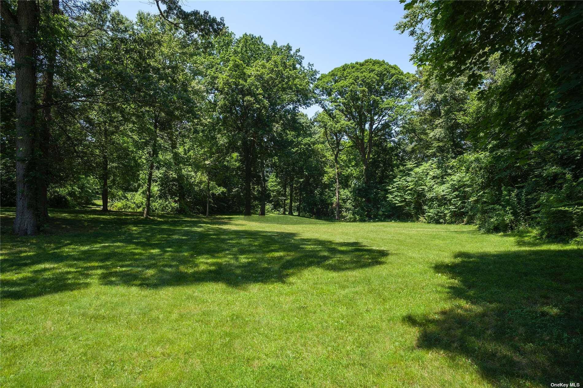 12 Spring Hill LN, Old Westbury, NY 11568