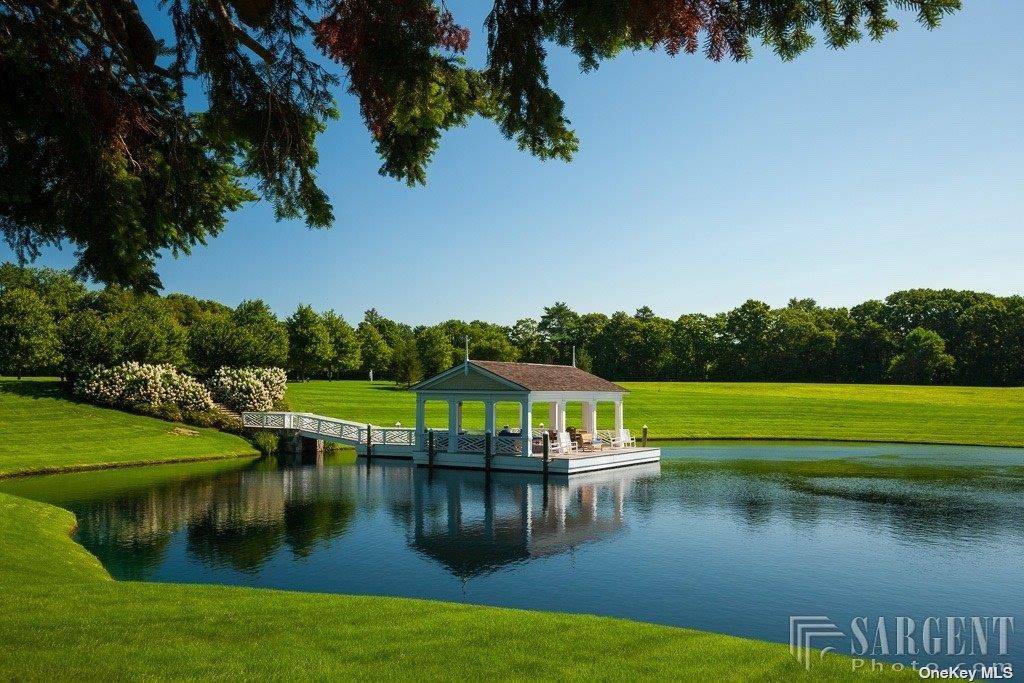 12 Spring Hill LN, Old Westbury, NY 11568