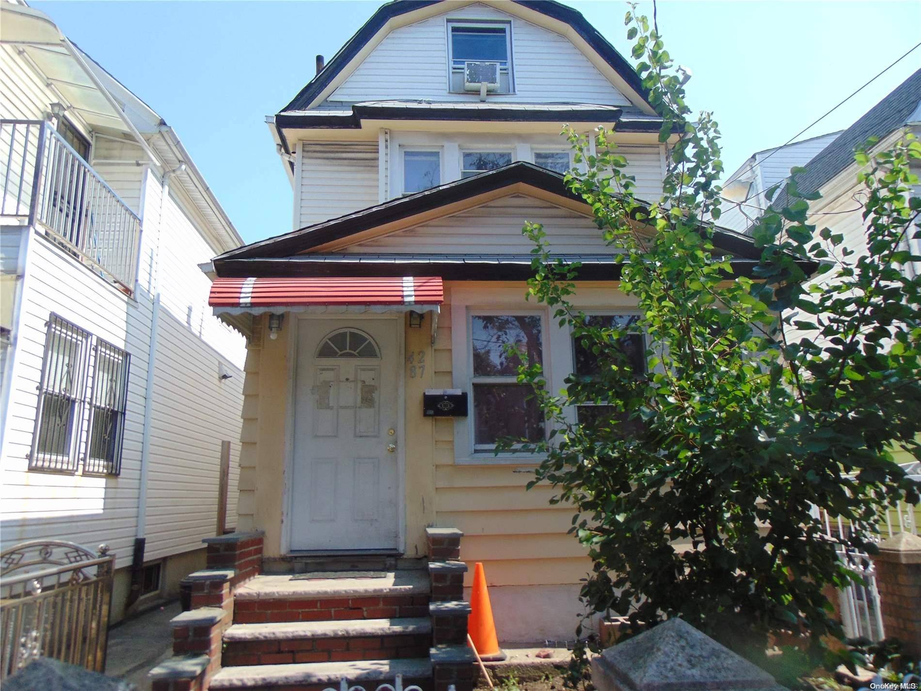 42-87 Hampton ST, Flushing, NY 11373