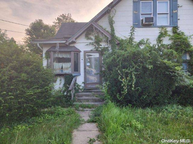 147 S 6th ST, Lindenhurst, NY 11757