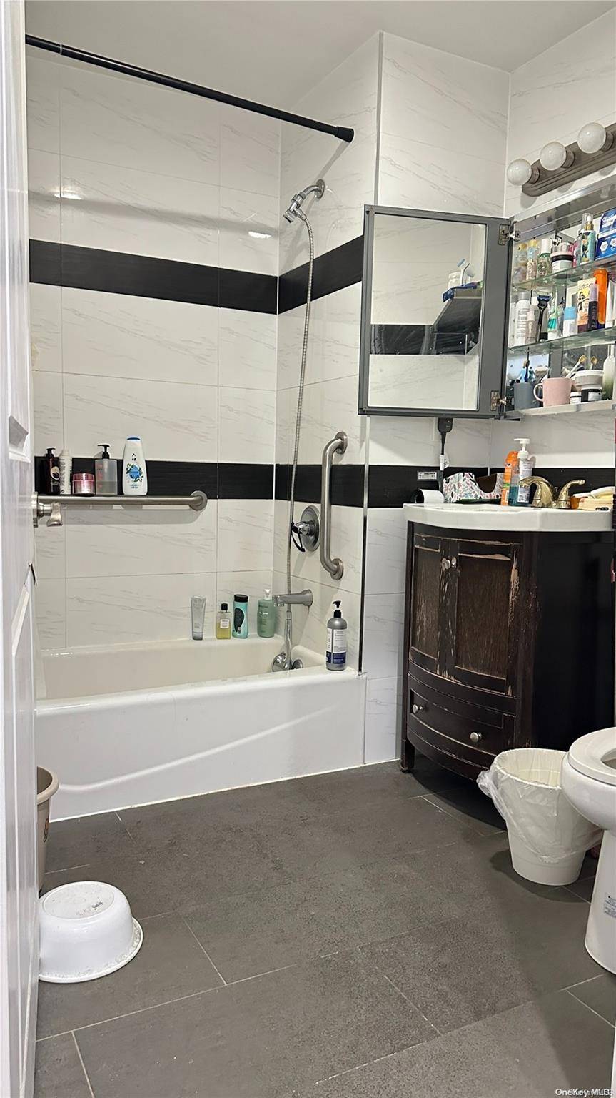 42-26 147th ST #5B, Flushing, NY 11355