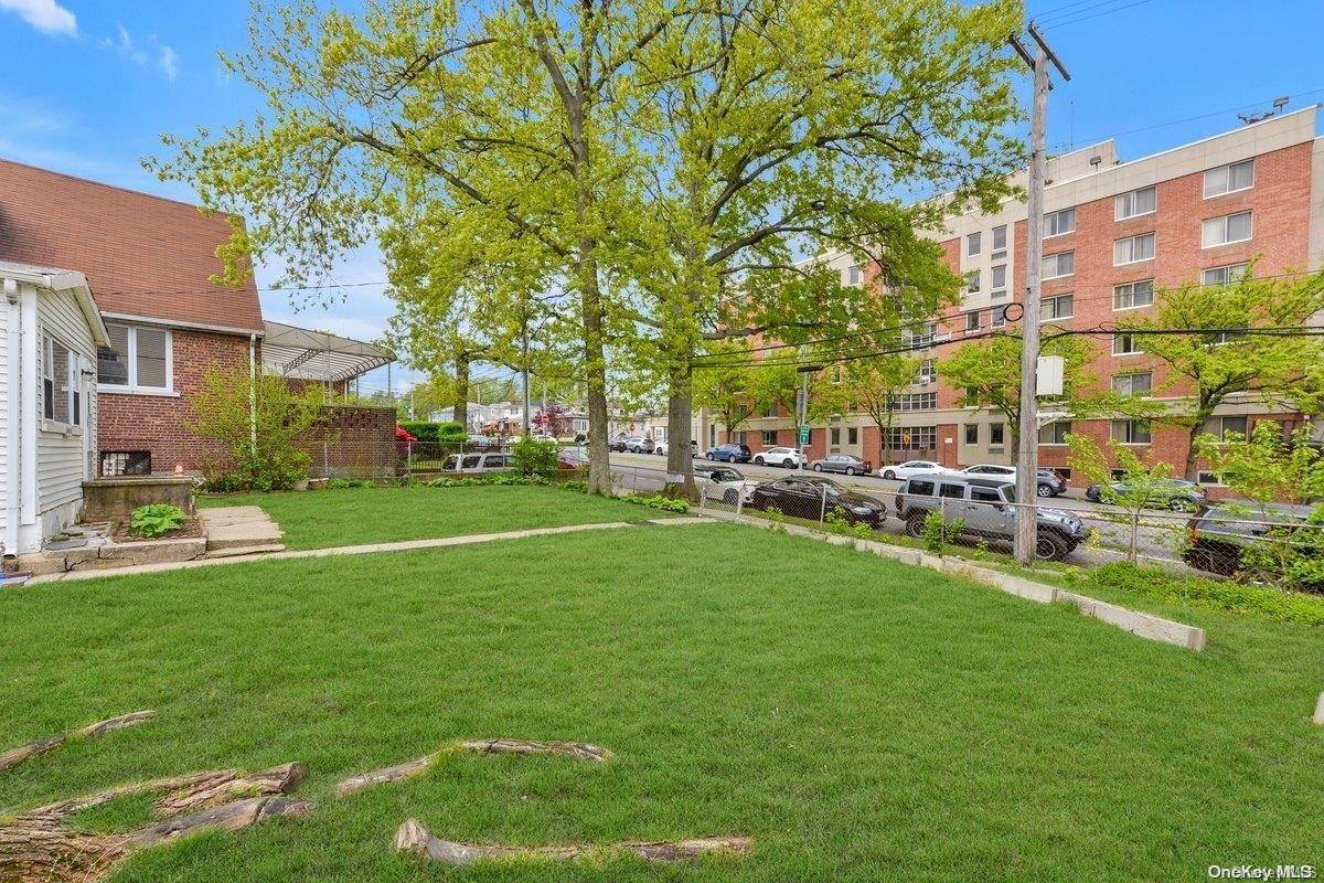 100-10 23rd AVE, East Elmhurst, NY 11369