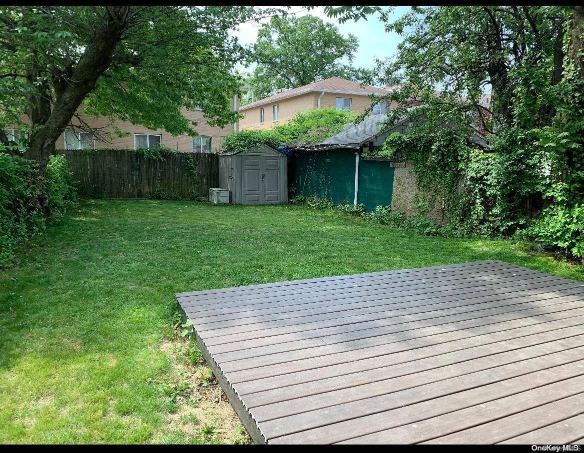 76-22 57th RD, Middle Village, NY 11379