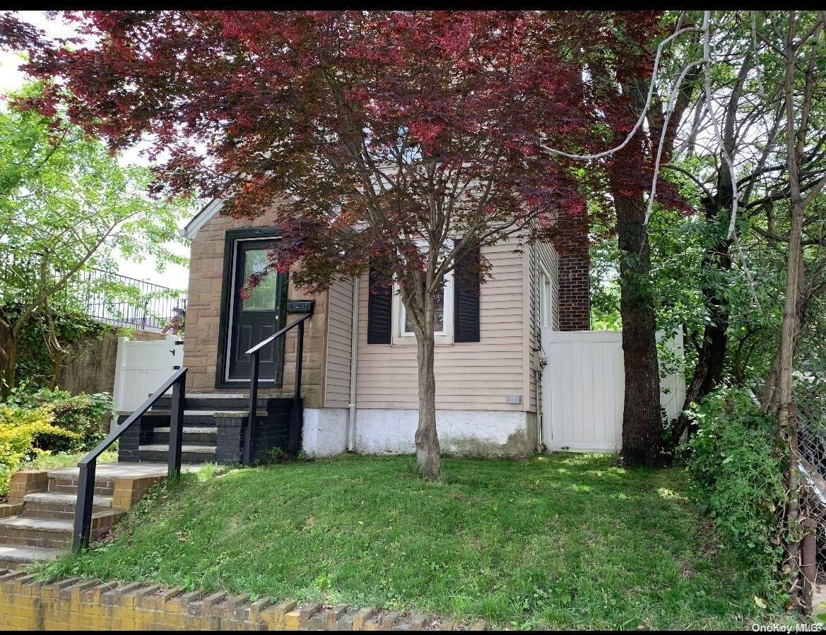 76-22 57th RD, Middle Village, NY 11379