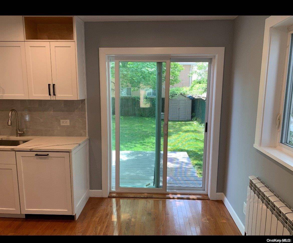 76-22 57th RD, Middle Village, NY 11379