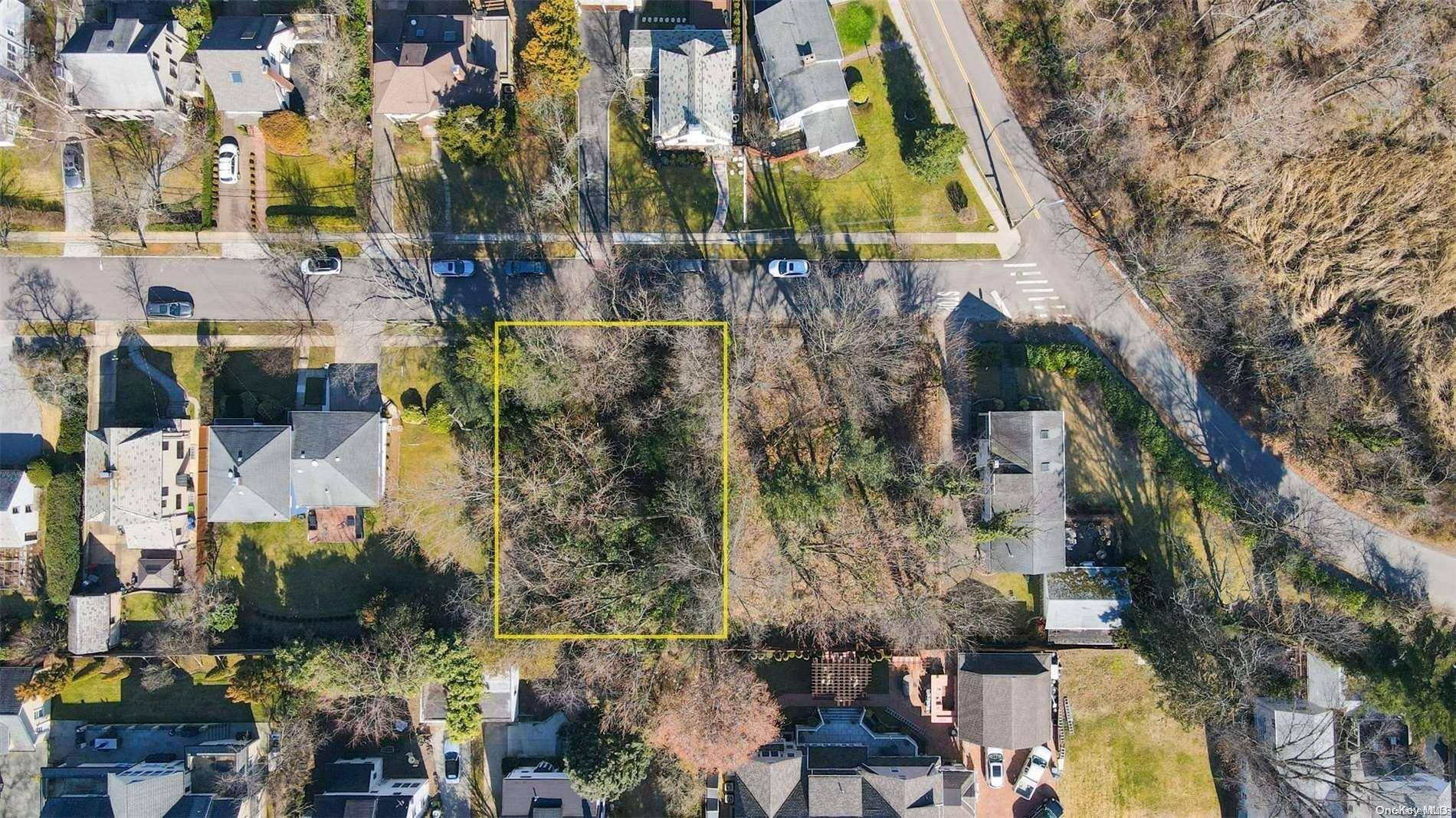340 Warwick AVE, Douglaston, NY 11363