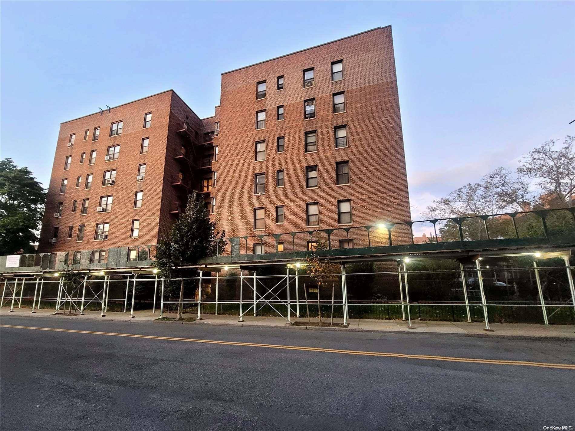 8423 Manton ST #1D, Briarwood, NY 11435