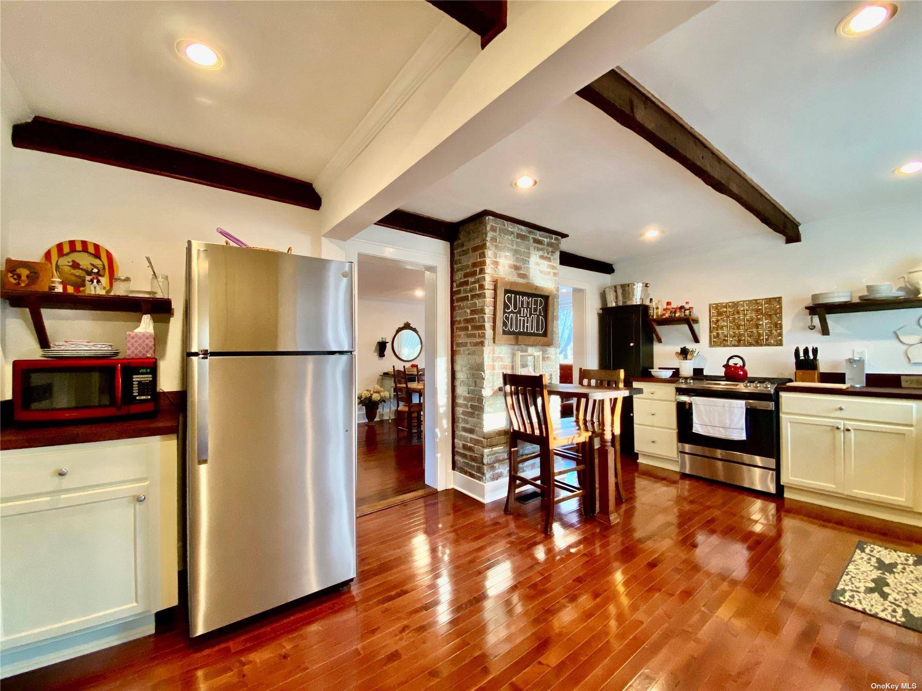 1975 Youngs AVE, Southold, NY 11971