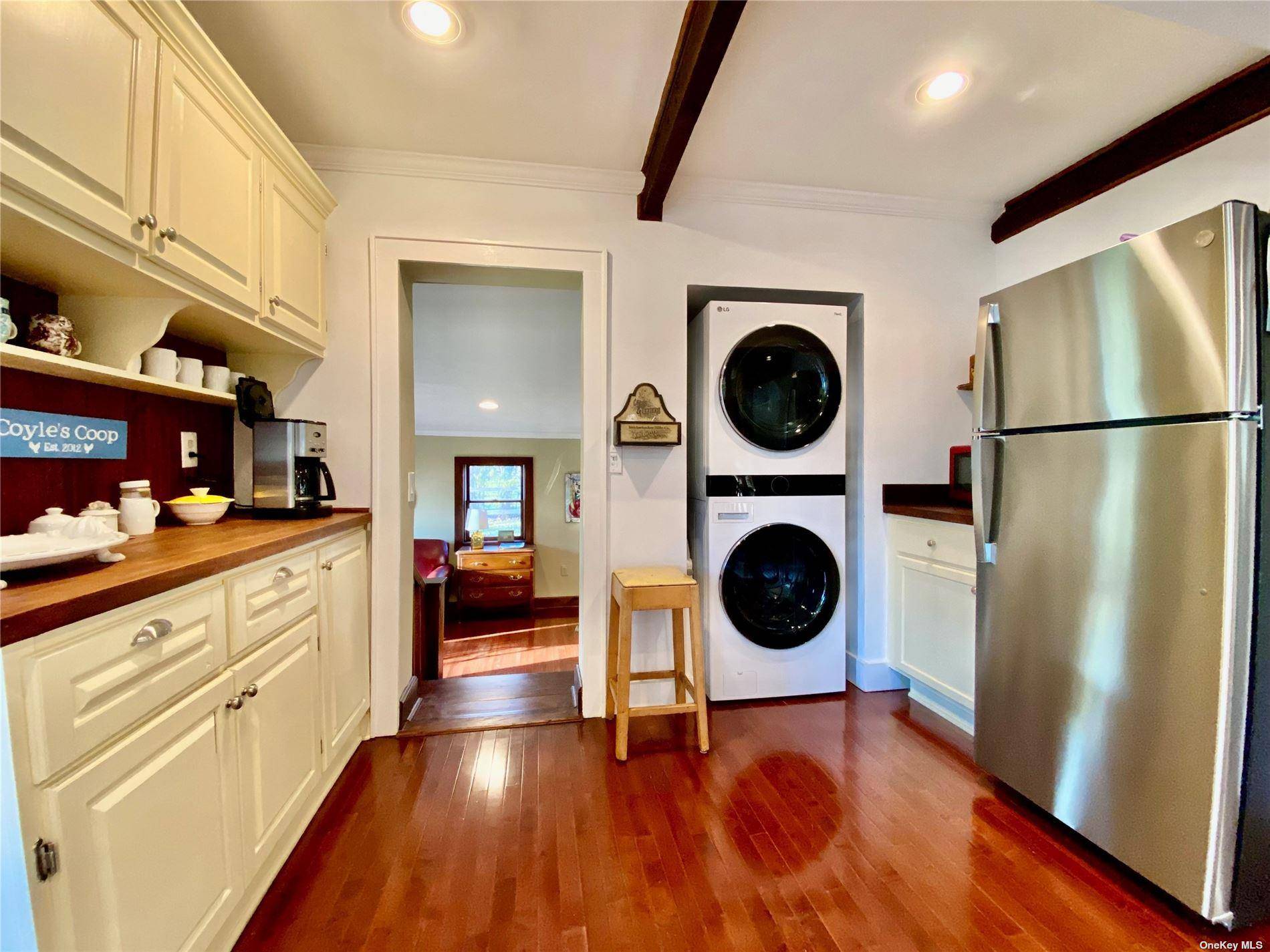 1975 Youngs AVE, Southold, NY 11971