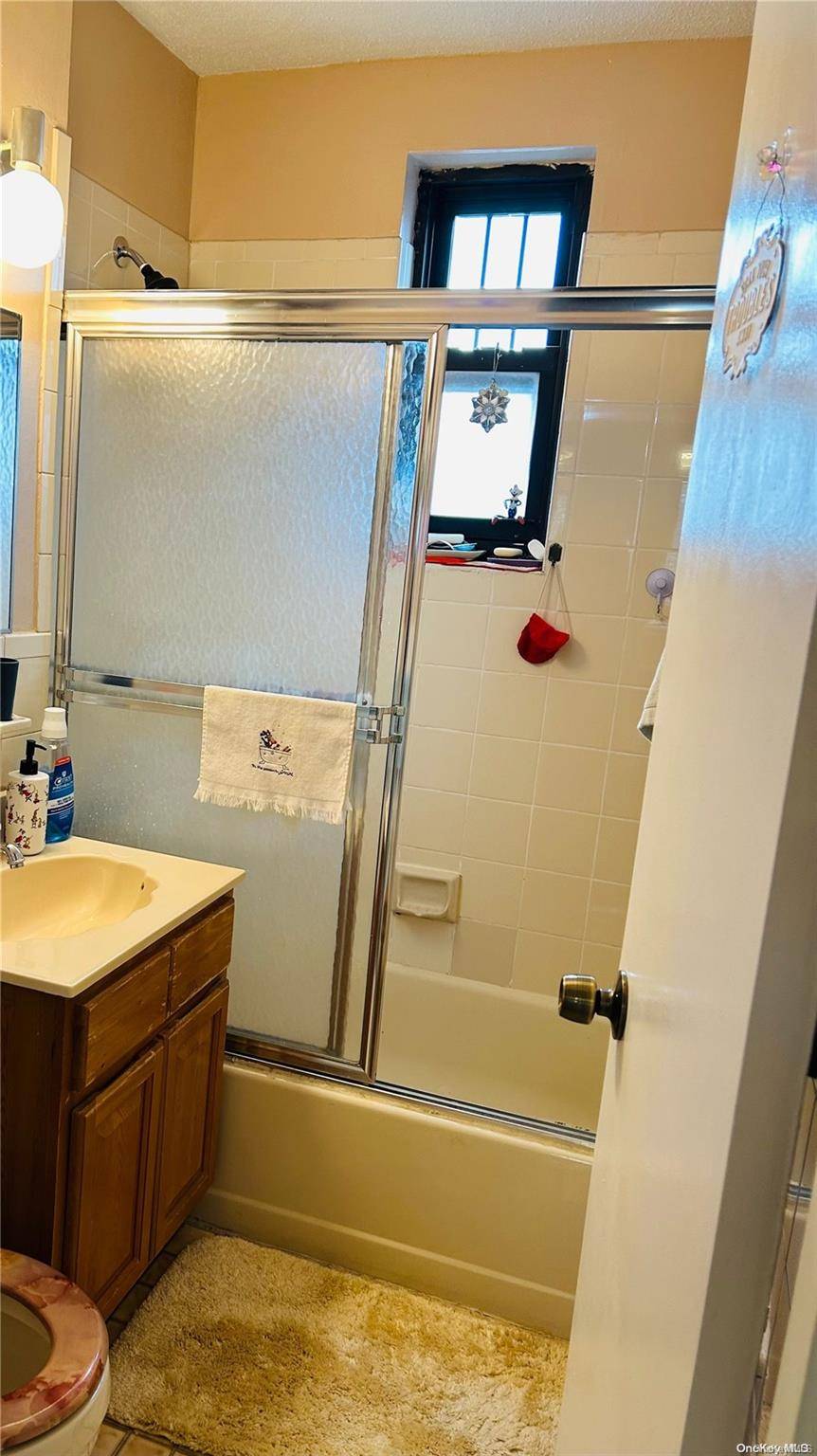 69-92A 136 ST #A, Flushing, NY 11367
