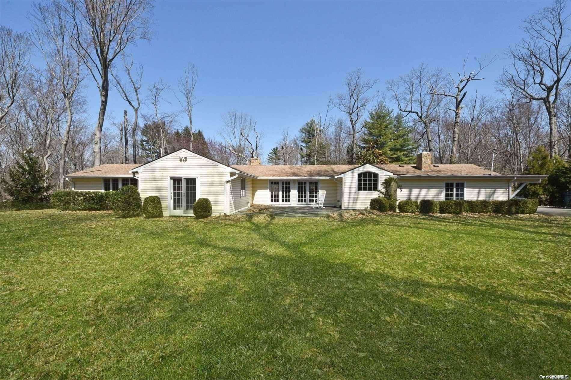 1 Parish DR, Locust Valley, NY 11560