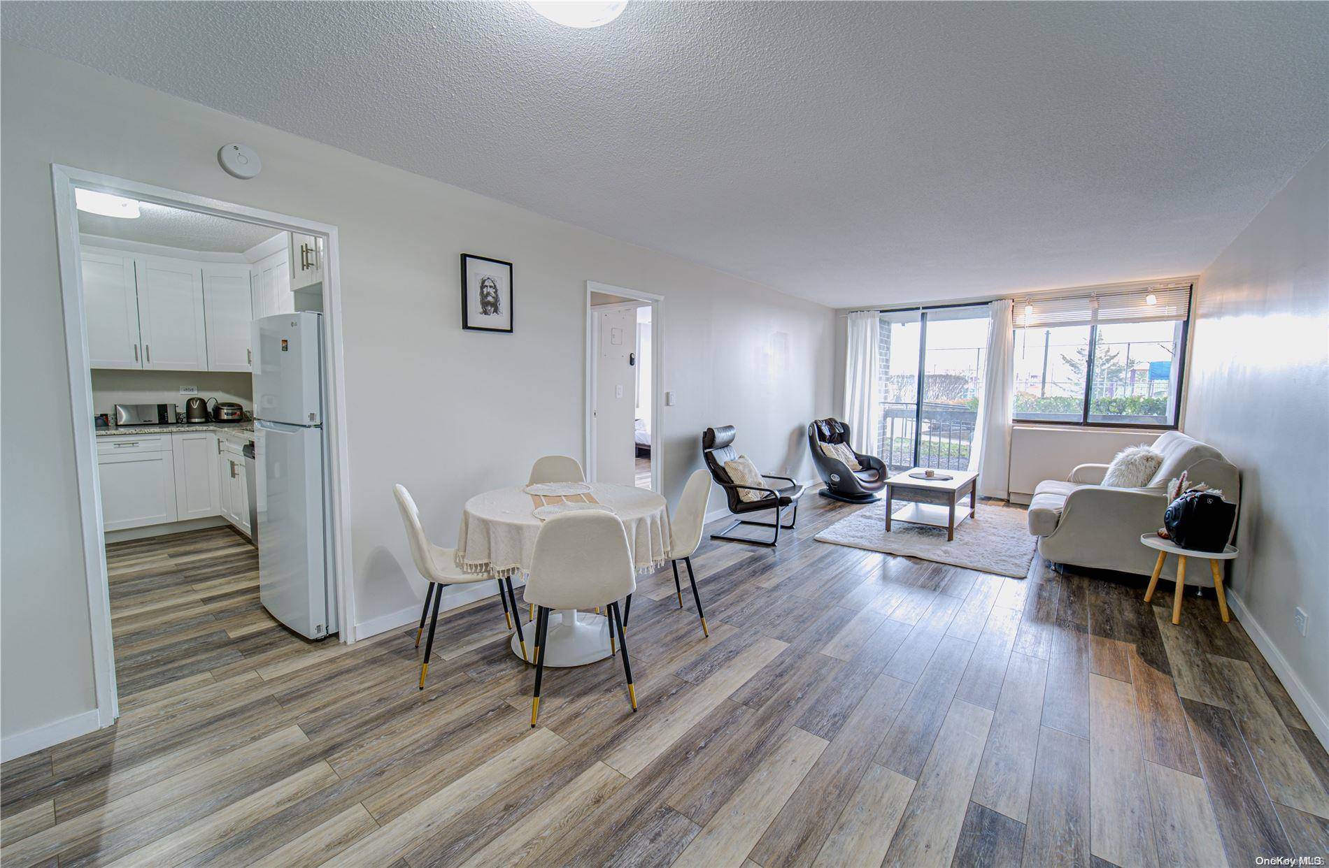 2 Bay Club DR #1Z2, Bayside, NY 11360